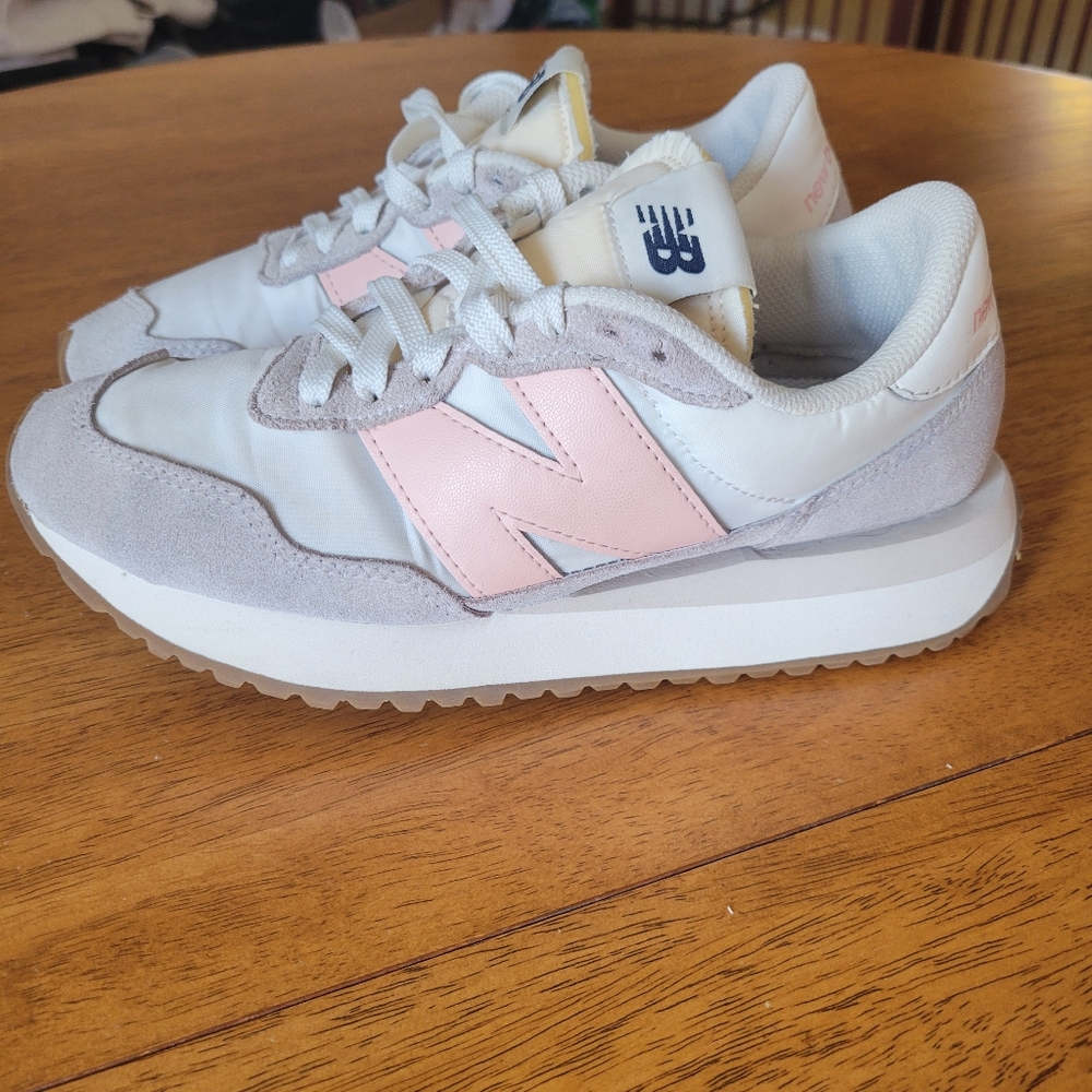 New Balance 237 V1 Classic | Women's Size 8 | Sea Salt/Pink Haze